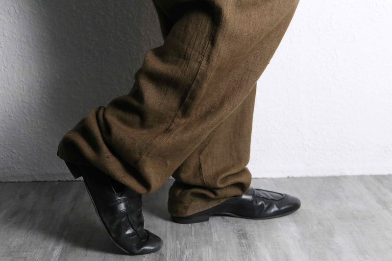 brown color linen 3tuck slacks