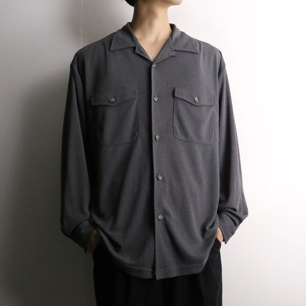 gray open collar L/S shirt