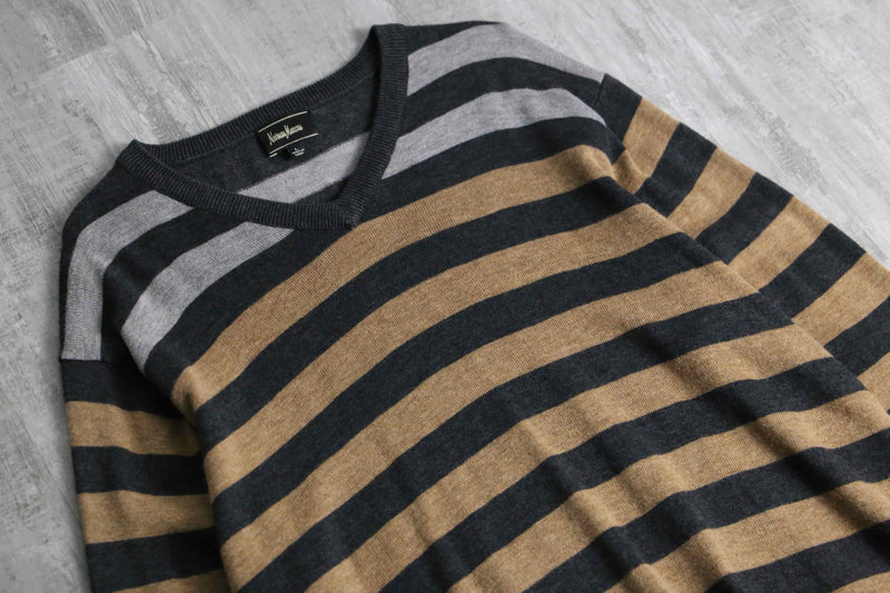 Neiman Macus bi-color border vneck knit