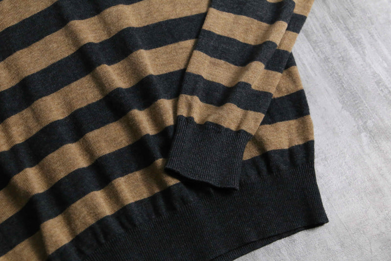 Neiman Macus bi-color border vneck knit