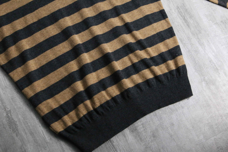 Neiman Macus bi-color border vneck knit