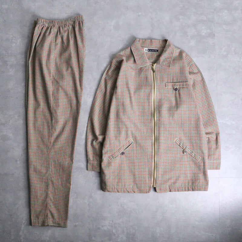 brown color check pattern zip jacket set up