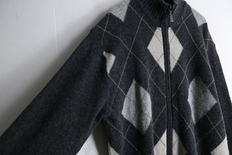 argyle check zip-up knit