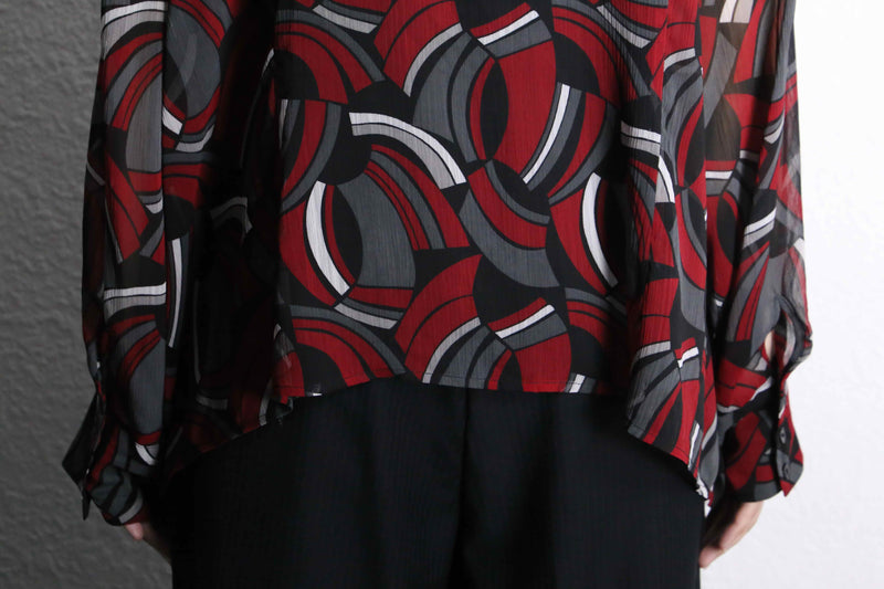 red black color geometry design shirt