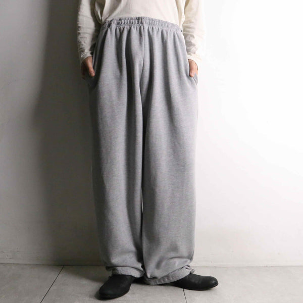 light gray color wide silhouette sweat pants