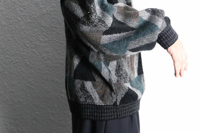 geometry slash pattern knit