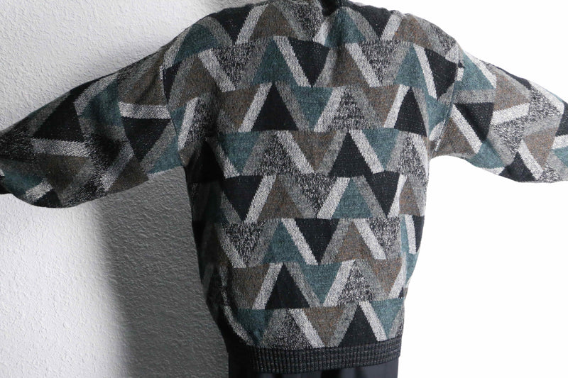 geometry slash pattern knit