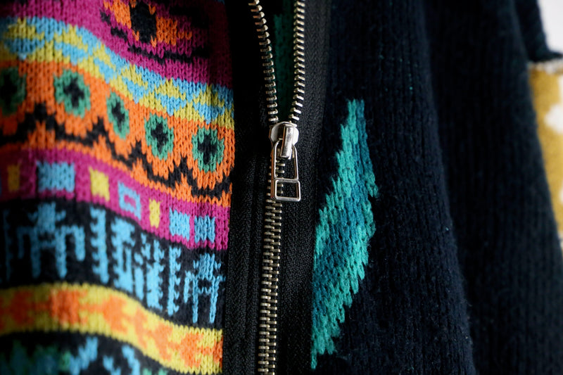 "Re:make" colorful zip design knit