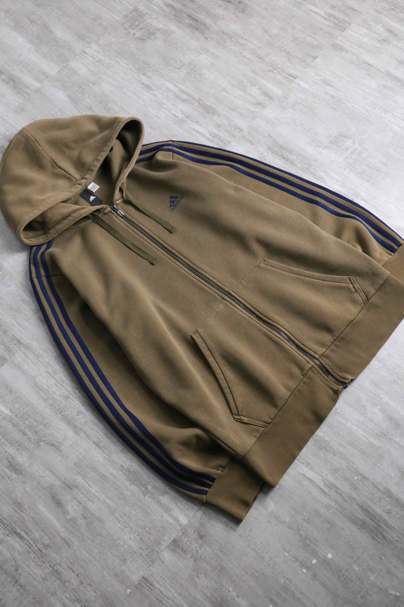 “adidas” khaki × navy zip-up foodie