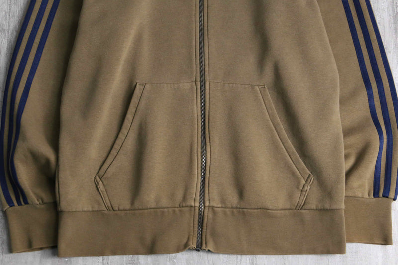 “adidas” khaki × navy zip-up foodie