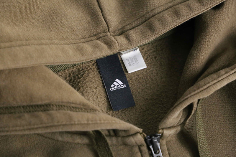 “adidas” khaki × navy zip-up foodie