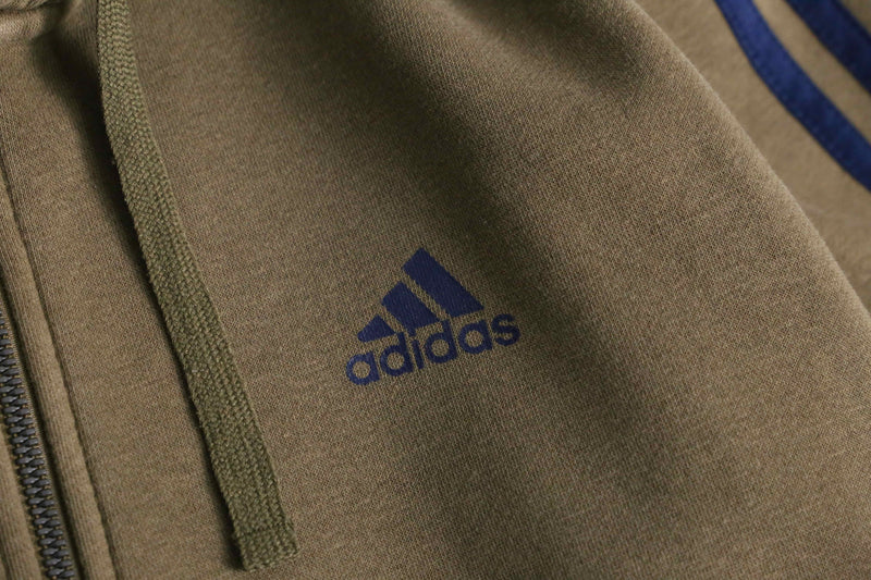 “adidas” khaki × navy zip-up foodie