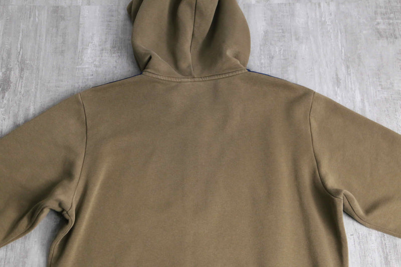 “adidas” khaki × navy zip-up foodie