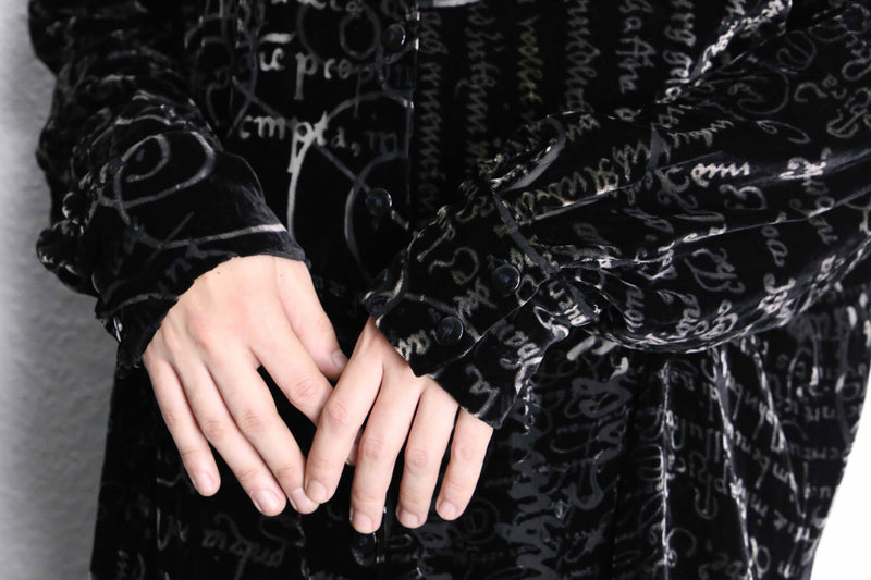 various letter design velours see-through shirt