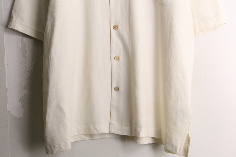 ivory color woven design loose aloha shirt