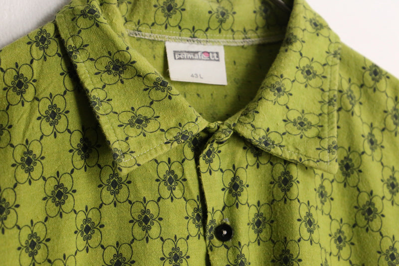 arabesque design green shirt