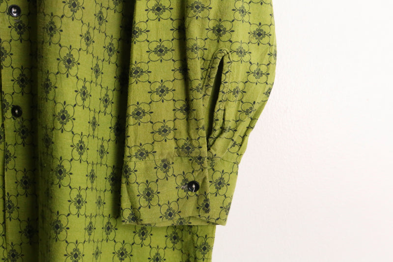 arabesque design green shirt