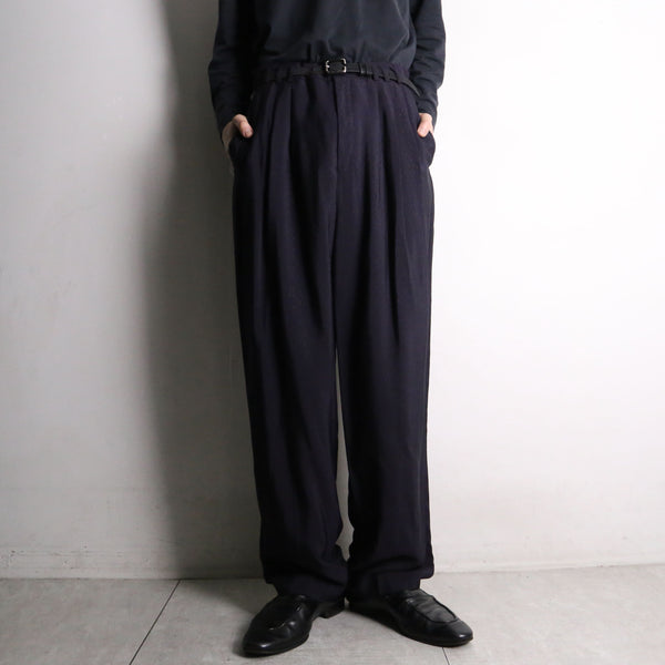navy color woven pattern tuck tapered pants