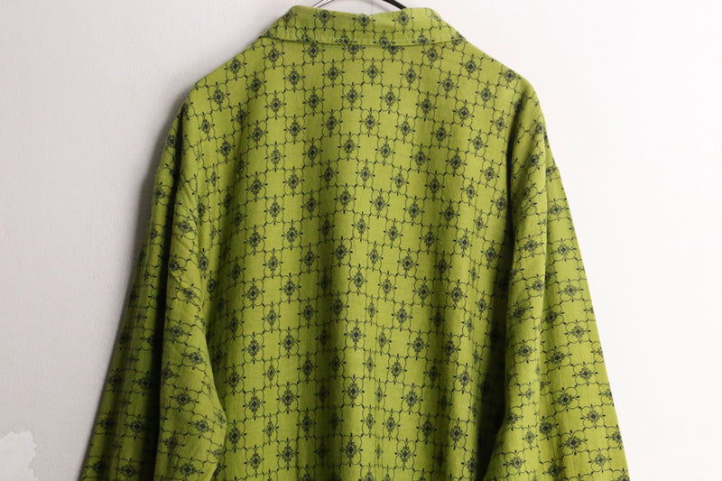 arabesque design green shirt