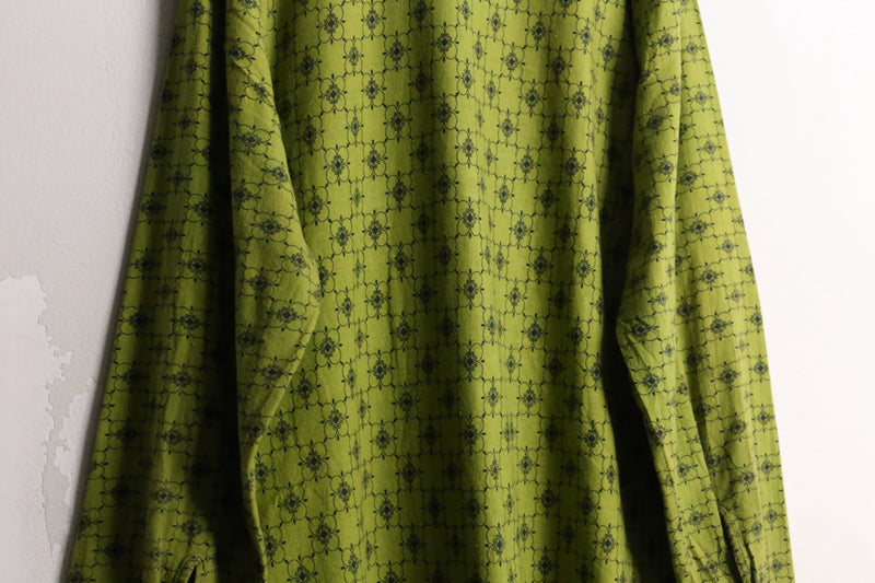 arabesque design green shirt