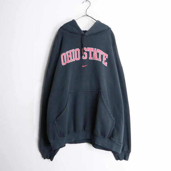 90’s “NIKE” black college logo heavy ounce hoodie