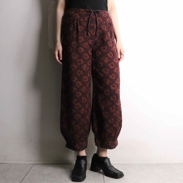 brown abstract pattern balloon pants