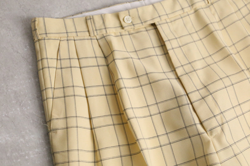 yellow color check pattern two tuck pants