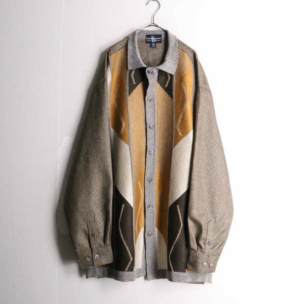 loose silhouette knit switching design shirt