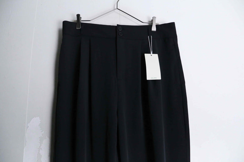 black color 2tuck wide slacks