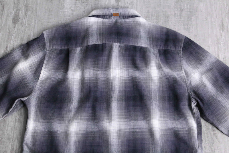 F.ILLUMINATEのNeutral Check Shirt 全3色 Qoo10] F.ILLUMINATE [LE SSERAFIM チェウォン 着