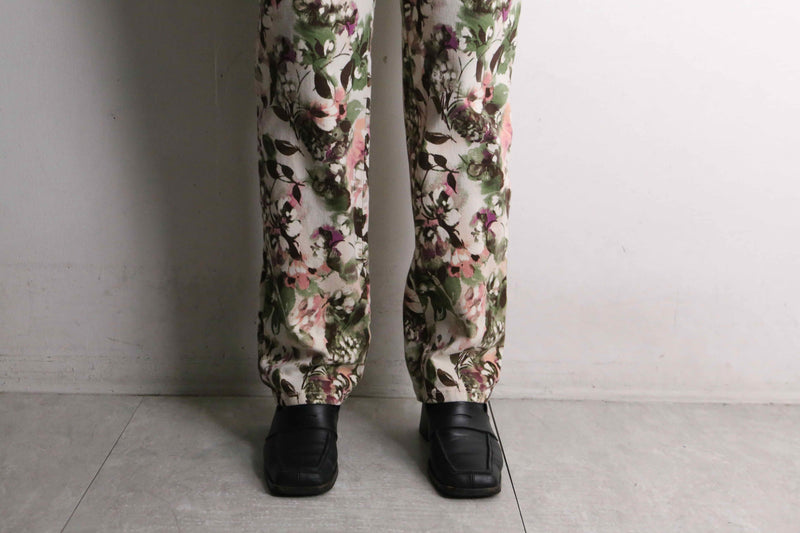 flower design tapered denim pants