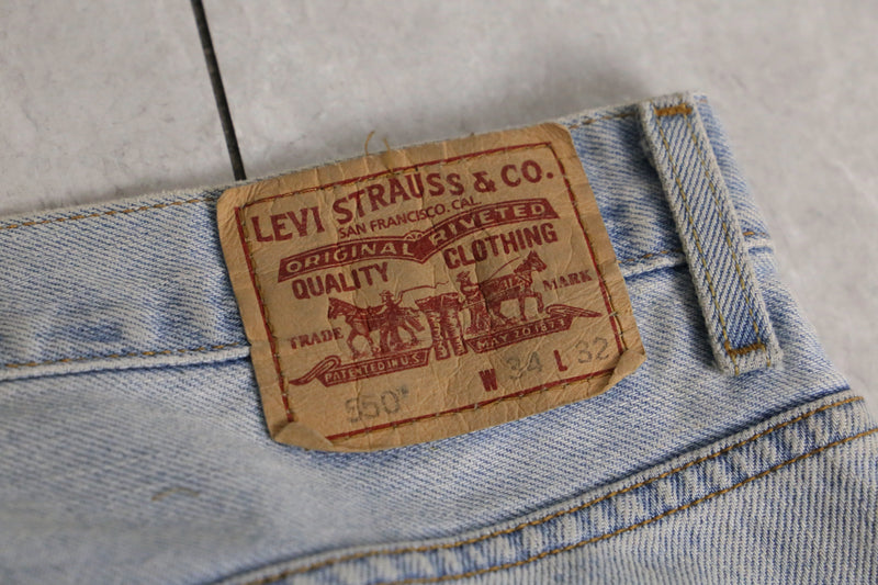 “Levi’s 550” fade indigo wide tapered denim pants