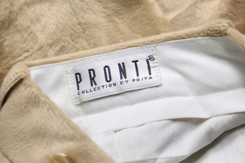 "PRONTI" ivory fake far gown set up