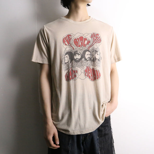 "The black angles" beige color Tee