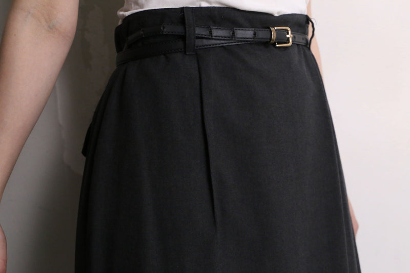 black color back pleats design long skirt