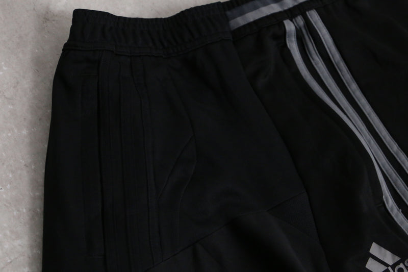 "Re:make" asymmetry docking HAKAMA track pants