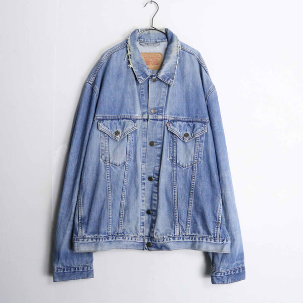 "LEVI’S" blue color denim trucker jacket