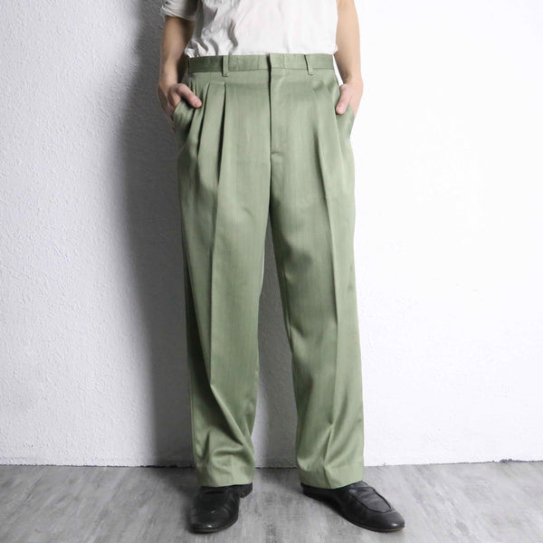 pistàcchio color fade stripe tuck slacks