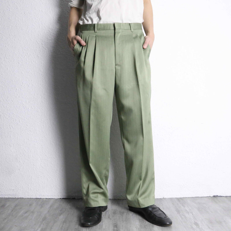 pistàcchio color fade stripe tuck slacks