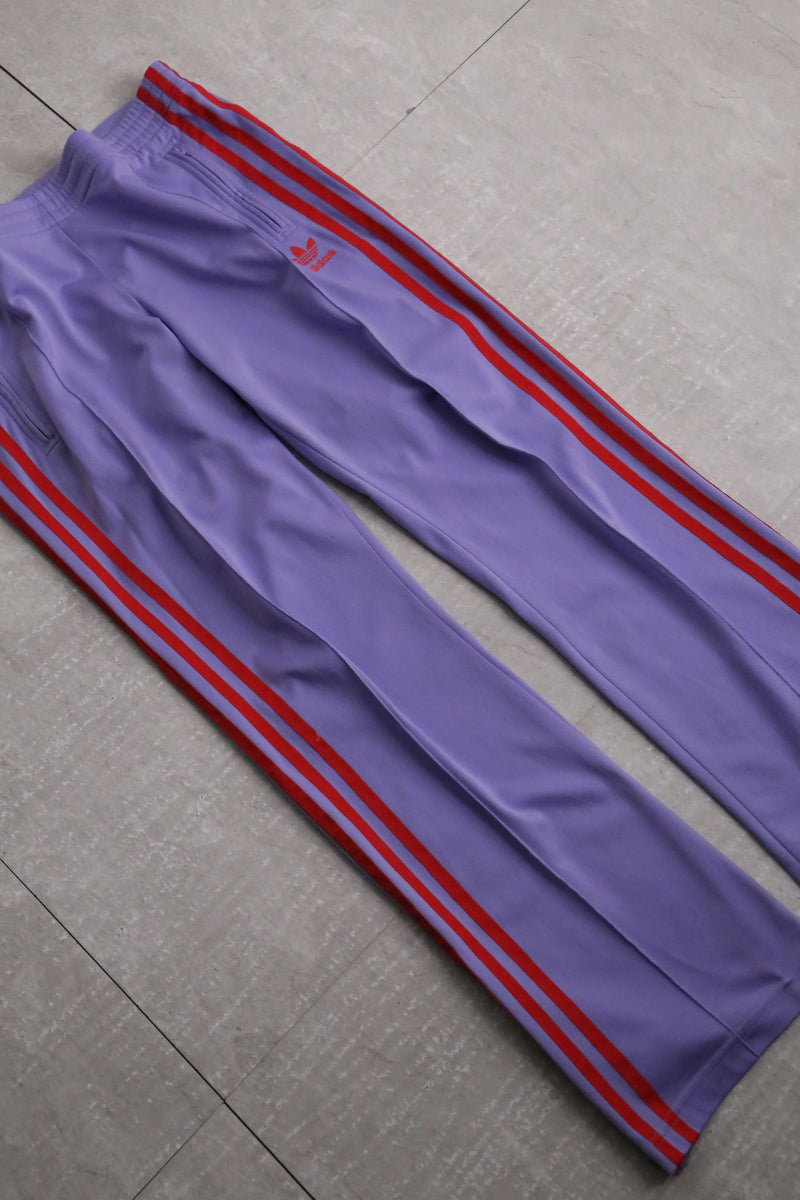 “adidas” purple × red flare track pants