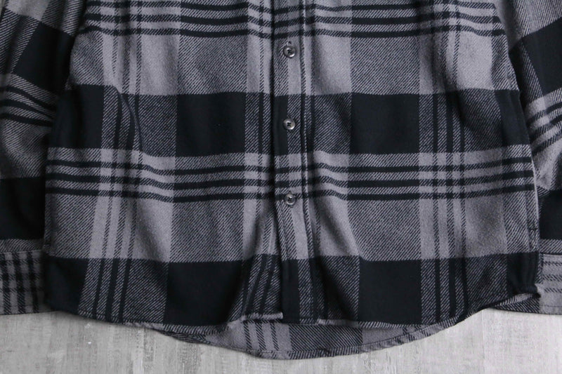 “ORVIS” gray horizontal stripe shirt