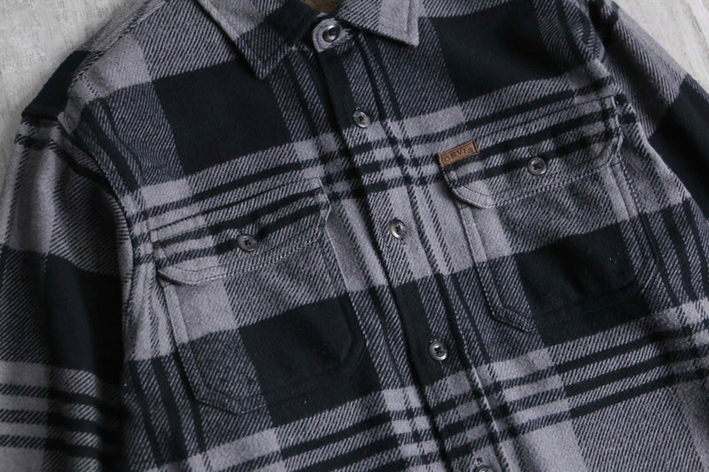 “ORVIS” gray horizontal stripe shirt