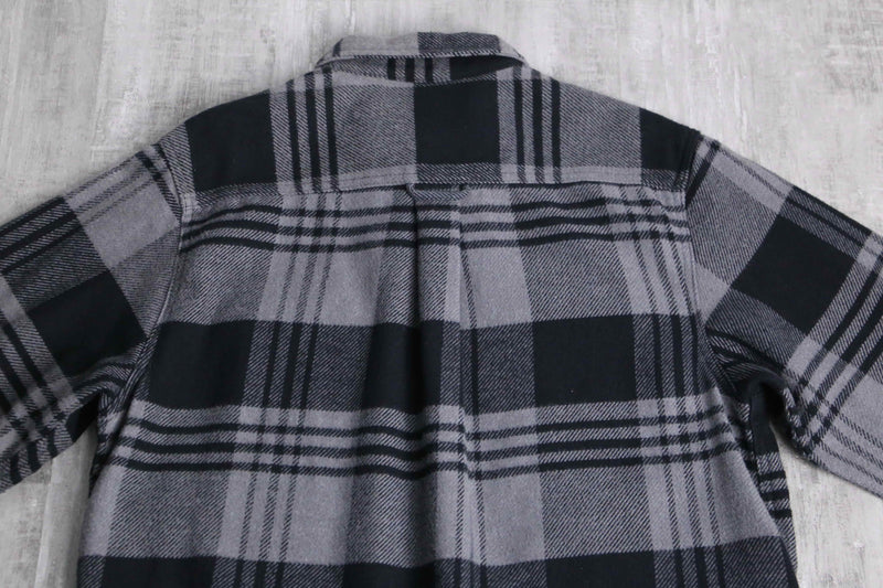 “ORVIS” gray horizontal stripe shirt