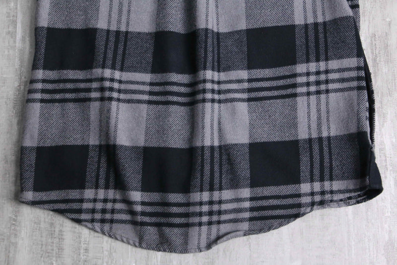 “ORVIS” gray horizontal stripe shirt