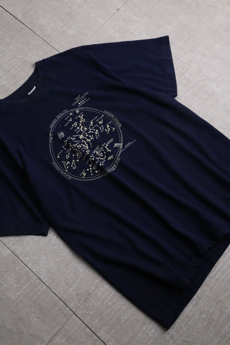 “FRUIT OF THE LOOM” stargazing design tee