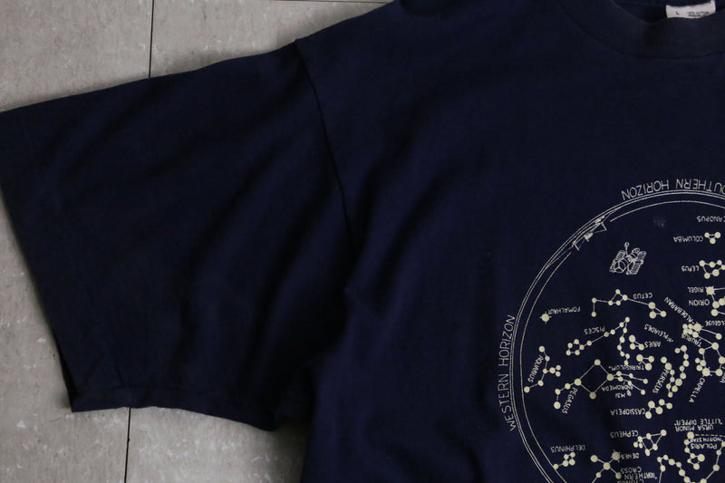 “FRUIT OF THE LOOM” stargazing design tee