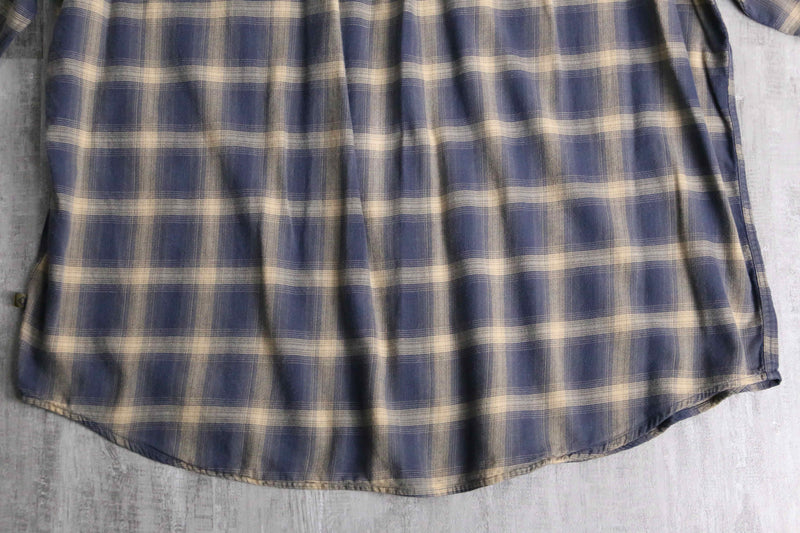 blue × beige ombre check shirt