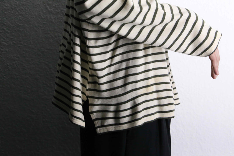 White × black border one point logo long tee
