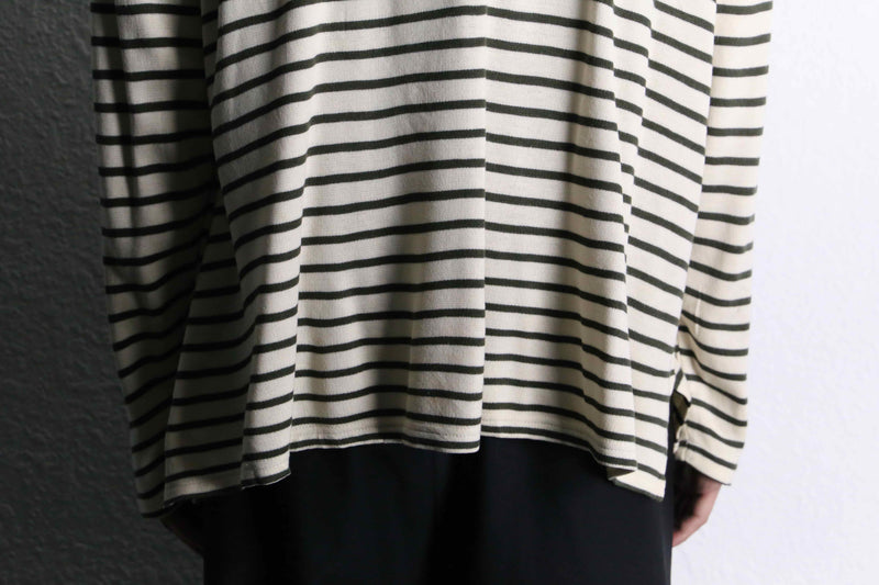 White × black border one point logo long tee