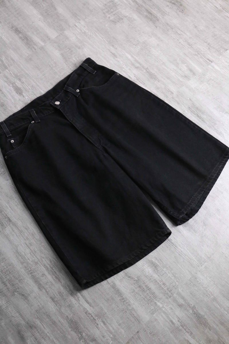 "LEVI’S" black short denim pants
